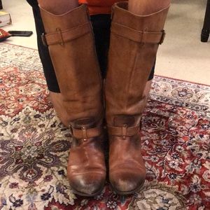 Brown winter boots size 6.5, but fit me- size 7.5